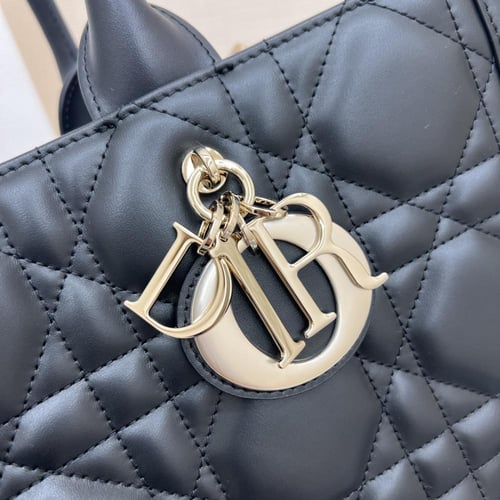 ديور Book Tote مقاس 26.5 cm