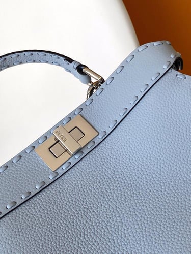 فندي Peekaboo مقاس 27cm