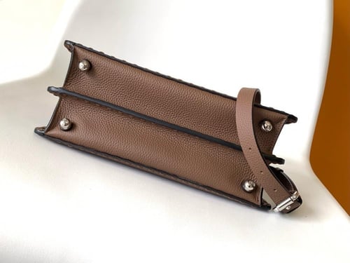 فندي Peekaboo مقاس 27cm