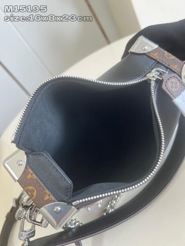 لوي فيتون SIDE TRUNK مقاس23.5cm