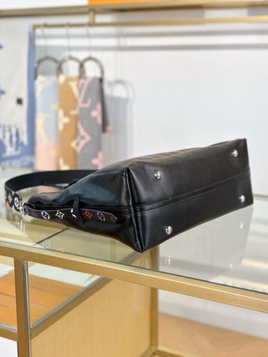 لوي فيتون CarryAll مقاس 39cm