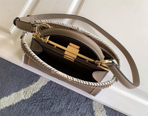 فندي Peekaboo مقاس 27cm