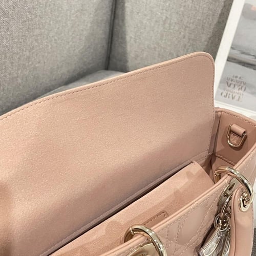 شنطة ديور دي جوي بيج مقاس 26cm