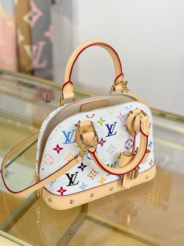 لويس فيتون مقاس23.5cm