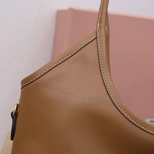ميو ميو IVY leather bag مقاس 35cm