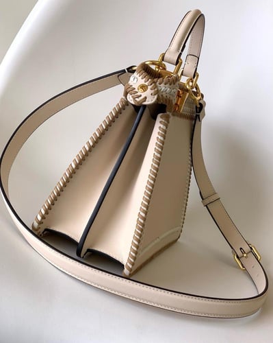 فندي Peekaboo مقاس 27cm