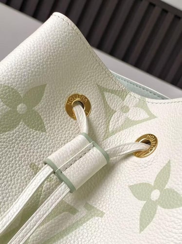 لوي فيتون Néonoé BB مقاس 20cm