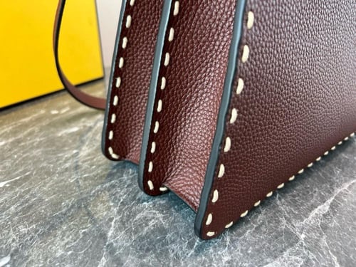 فندي Peekaboo مقاس 27cm