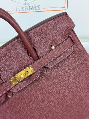 حقيبة هيرميس بيركين عنابي مع مقبض مريح وشعار ذهبي