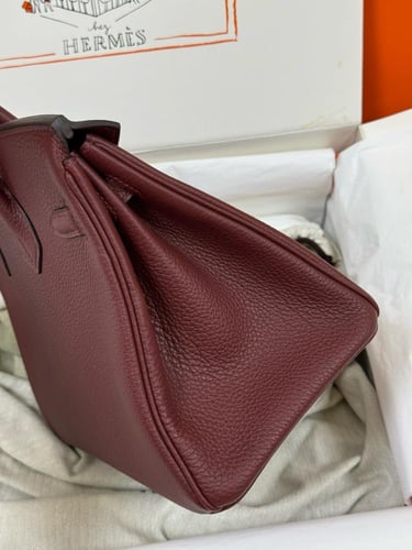 حقيبة هيرميس بيركين عنابي مع مقبض مريح وشعار ذهبي