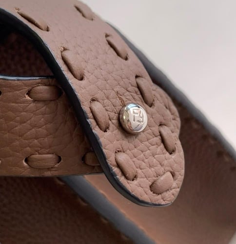 فندي Peekaboo مقاس 27cm