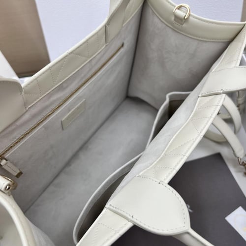 ديور Book Tote مقاس 36.5cm