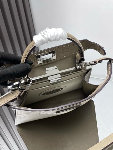 فندي Peekaboo مقاس 27cm