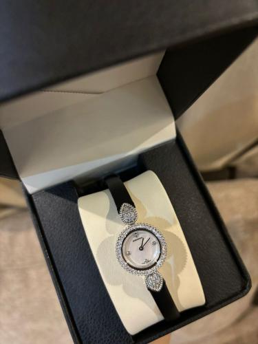 ساعه بوشرون نساء