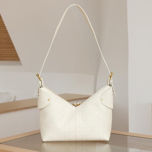 ديور Voyageur مقاس 28cm