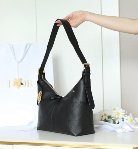 ديور Voyageur مقاس 22cm