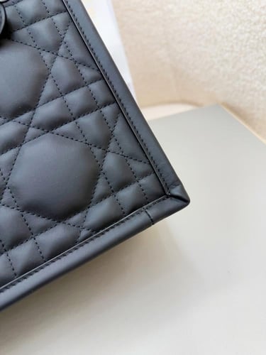 ديور Book Tote مقاس 26.5 cm