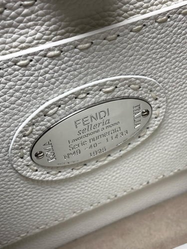 فندي Peekaboo مقاس 27cm