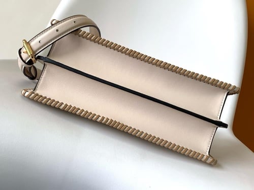 فندي Peekaboo مقاس 27cm