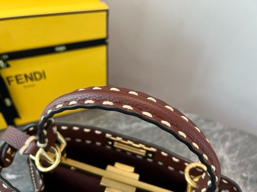 فندي Peekaboo مقاس 27cm