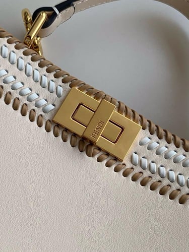 فندي Peekaboo مقاس 27cm