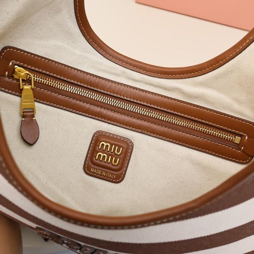 ميو ميو IVY leather bag مقاس 35cm