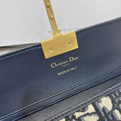 ديور ثري مونتين مقاس20 cm