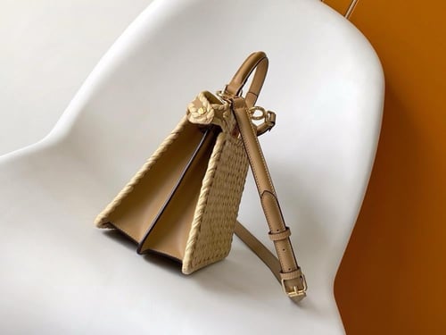 فندي Peekaboo مقاس 27cm