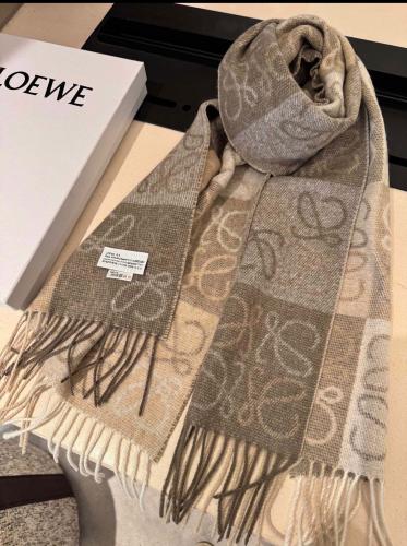 Scarf Loewe