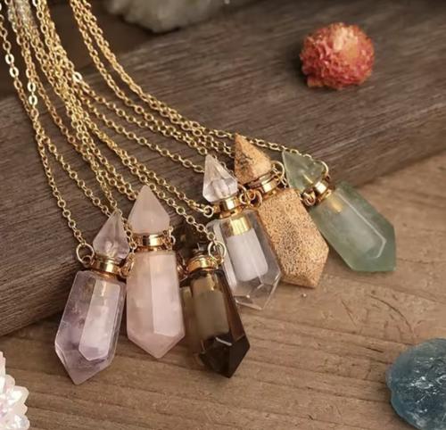 قلادة المنشور