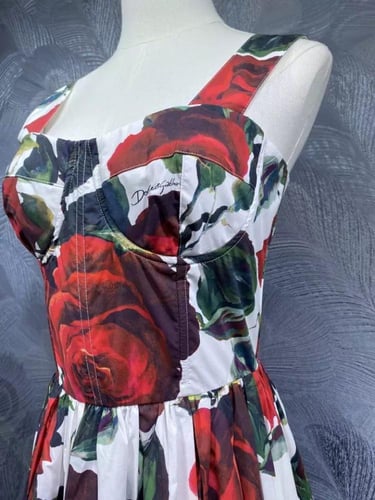 فستان الورد