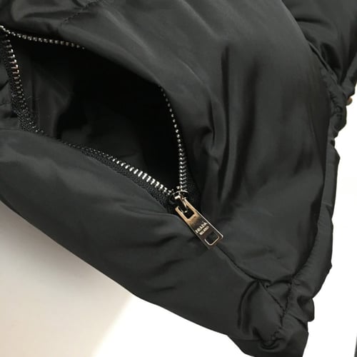 جاكيت p r a d a