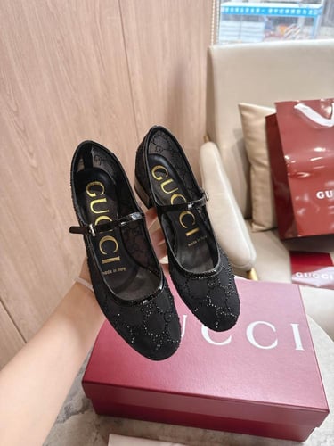 Gucci flats with stones