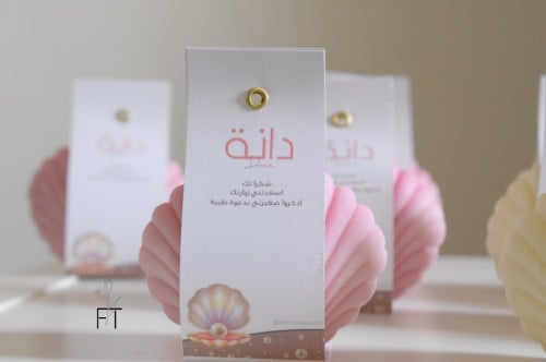 توزيعات شمعة الصدفة بكتابة ورقية