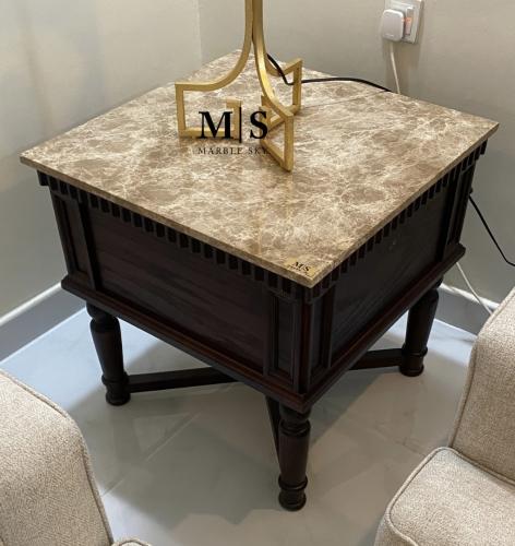 طاولة جانبية بتصميم أنيق خشب و رخام بني طبيعي