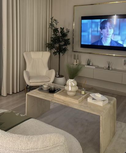 طاولة قهوة رخام ترافنتينو