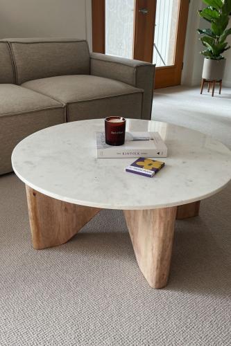 طاولة قهوة رخام طبيعي + خشب
