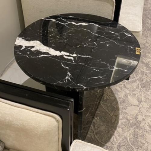طاولة جانبية رخام أسود ( حجم أصغر )