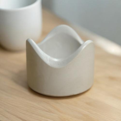 إناء بديكور مموّج صغير