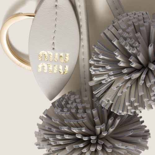 تعليقة من الجلد - miumiu