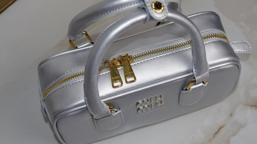 حقيبة ميوميو فضي - miumiu