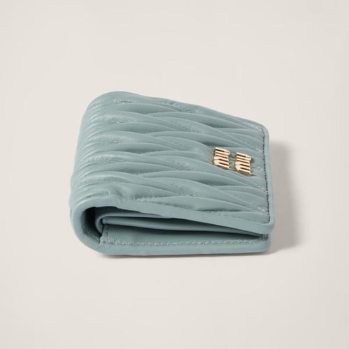 محفظة صغيرة من جلد نابا ماتلاسي - miumiu