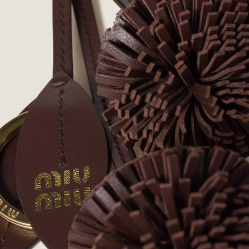 تعليقة من الجلد- miumiu