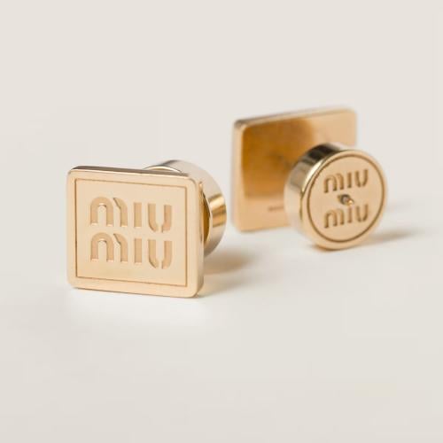 أقراط miumiu معدنية