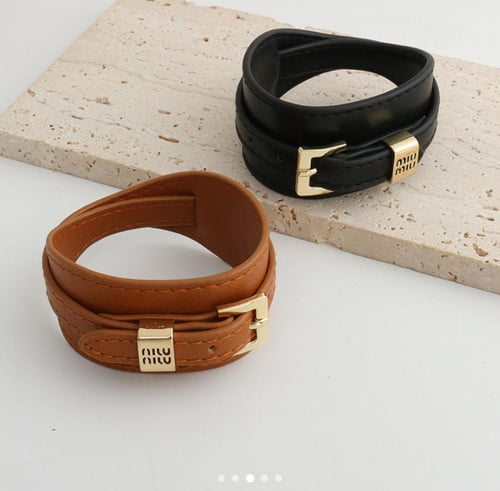 سوار أسود جلد بشعار miumiu