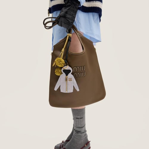 تعليقة من الجلد - miumiu