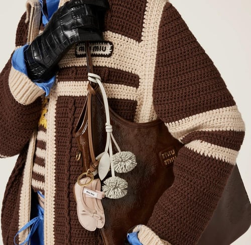 تعليقة من الجلد - miumiu