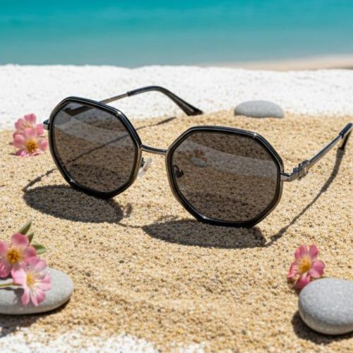 نظارة شمسية نسائية بإطار الرمادي مطعم بالاسود وعدس...