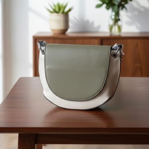 حقيبة نسائية بتصميم فاخر