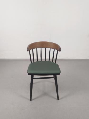 كرسي طعام جلدي فاخر بقاعدة معدنية – لون بني أنيق